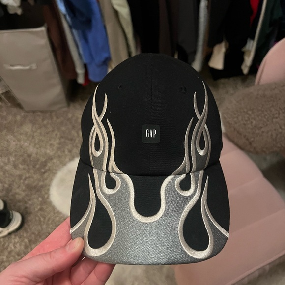 Yeezy/Gap hat - Picture 2 of 4